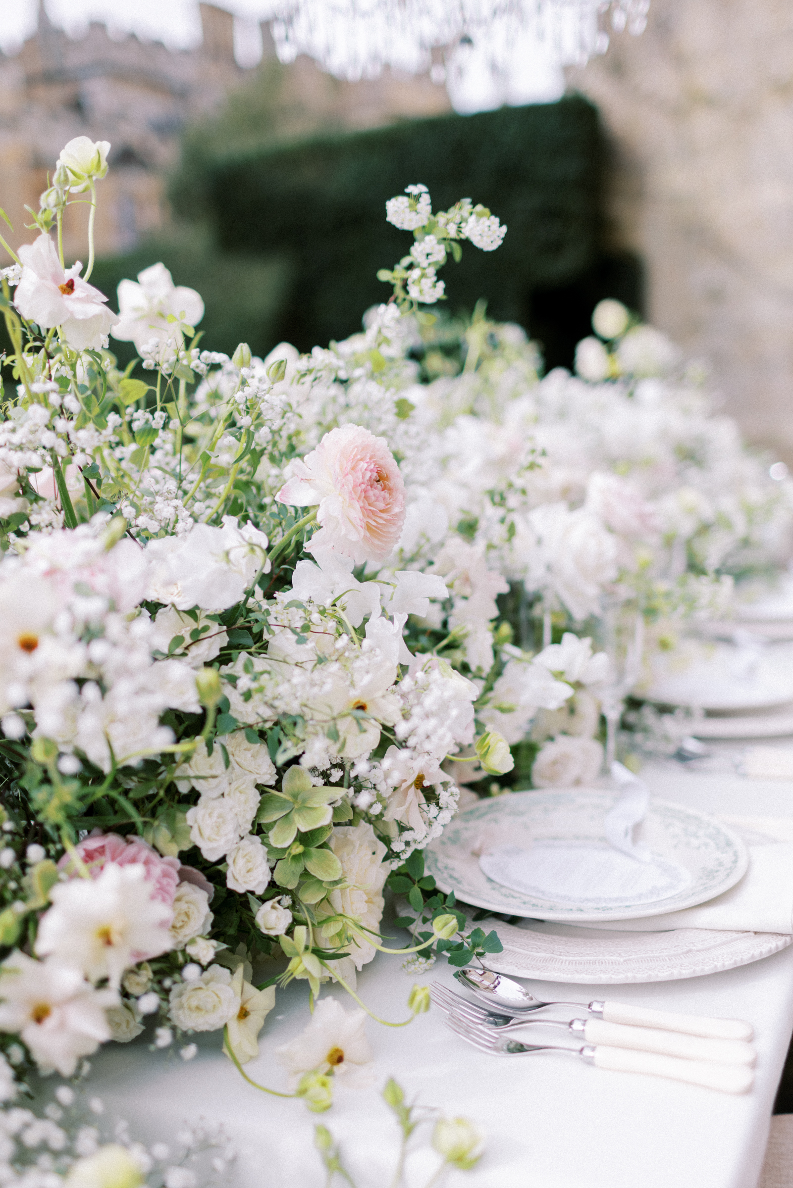 Stunning wedding flowers at Sudeley Castle Wedding venue