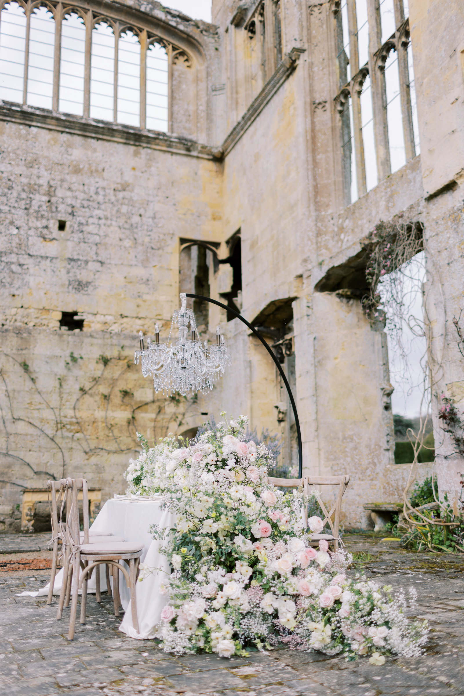 Dining under the stars on your wedding day at Sudeley Castle wedding venue in the Cotswolds