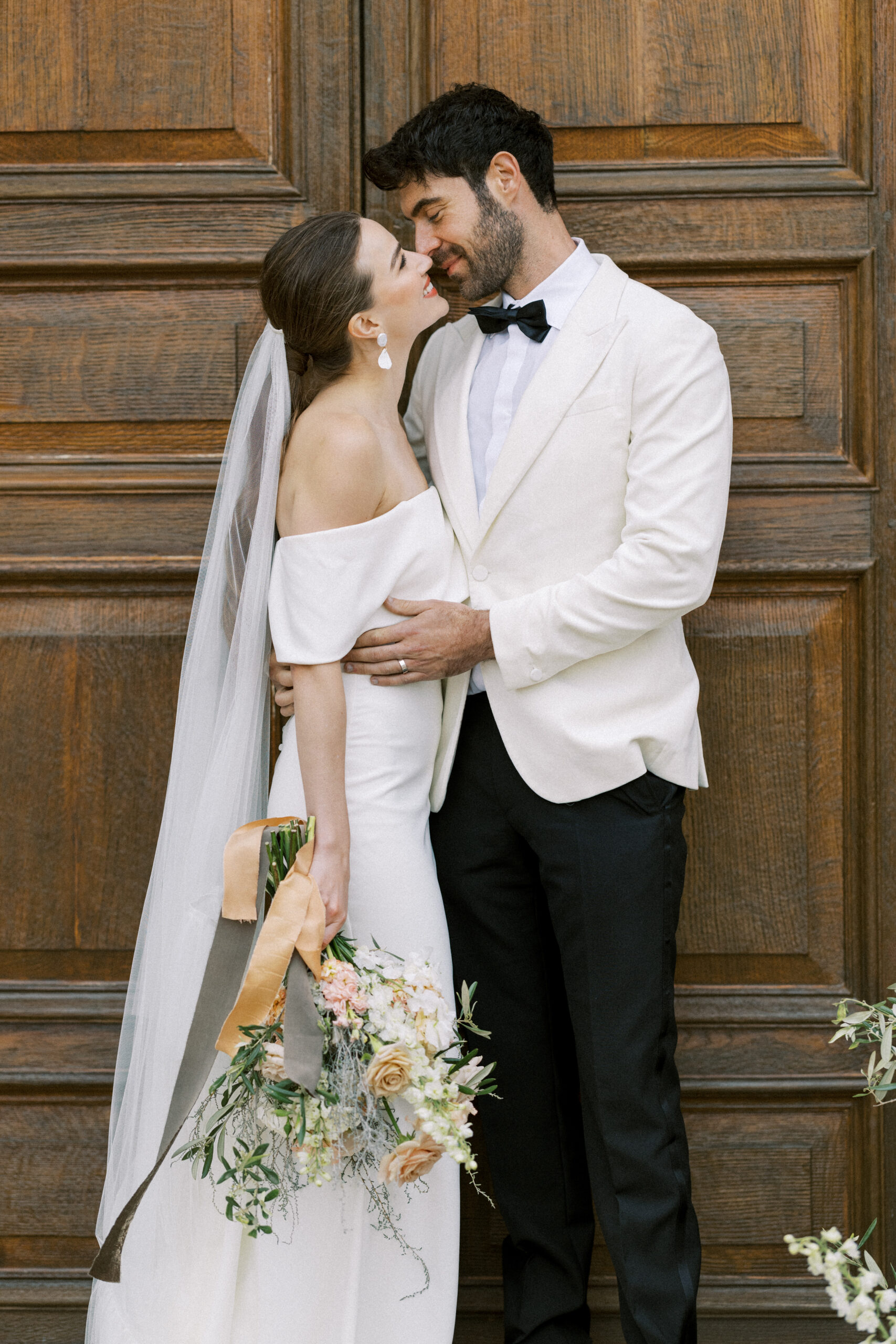 Couple get married in Tuscany at their Destination Wedding