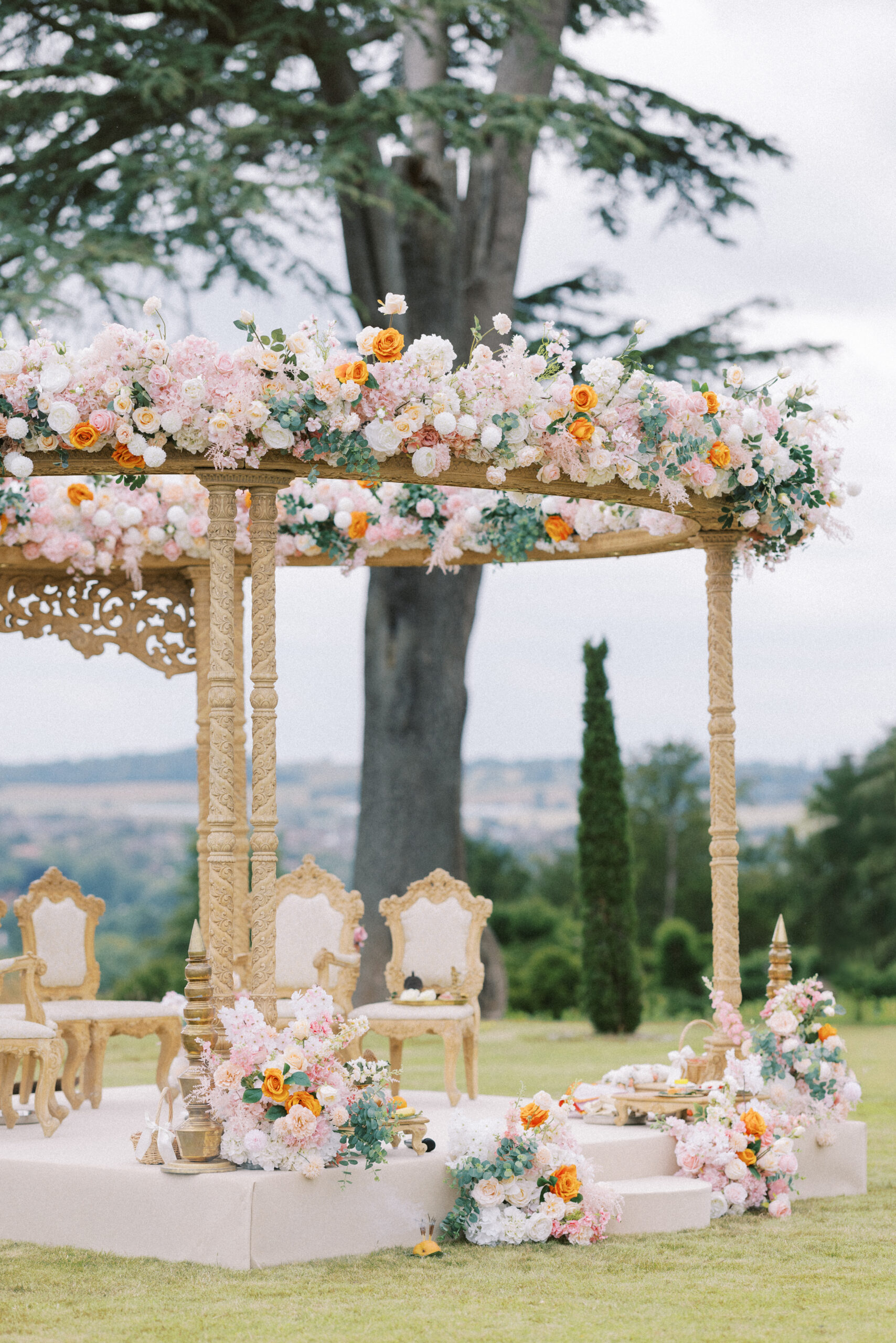 Gorgeous Indian mandap at Hedsor House