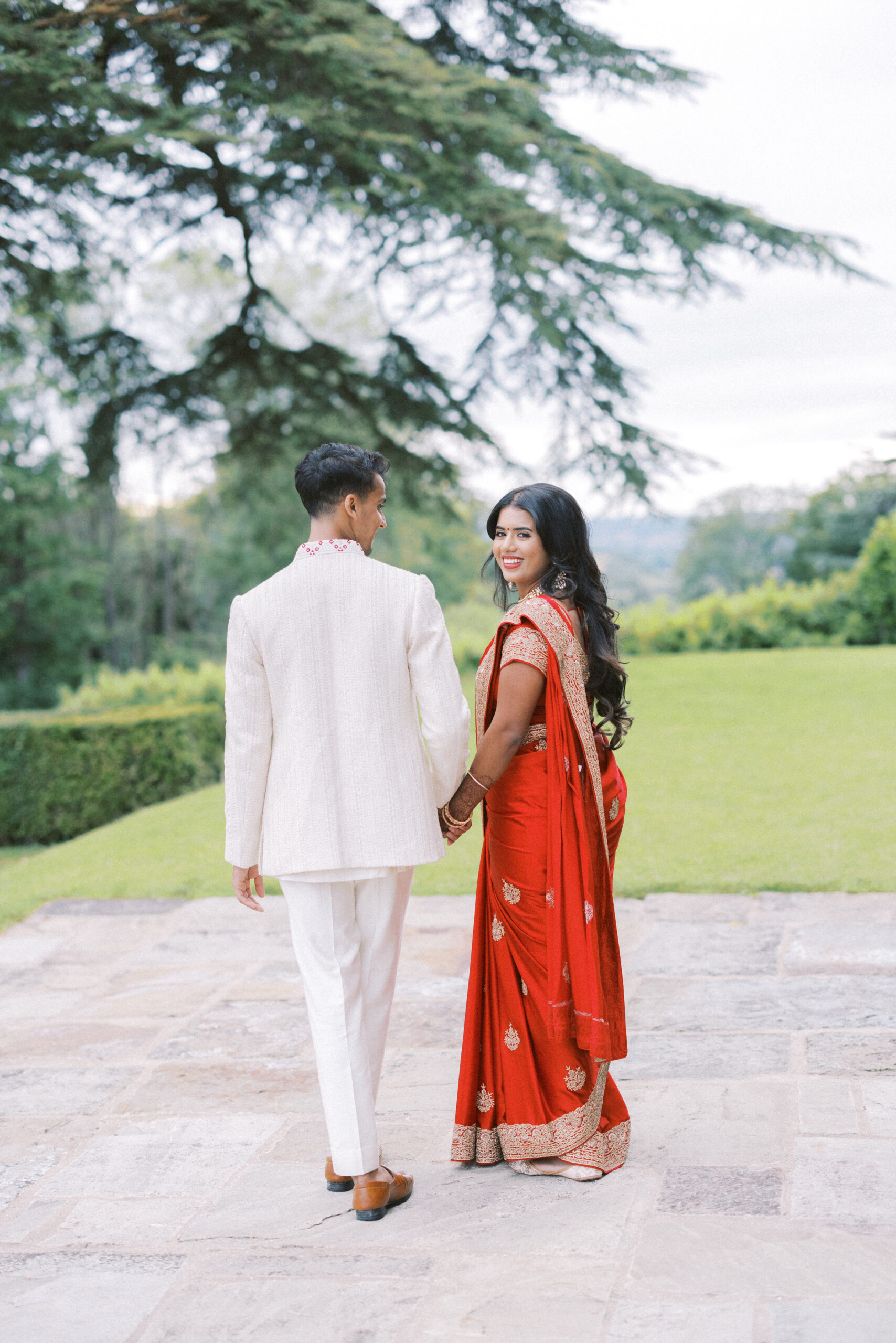 Couple portraits outside Hedsor House