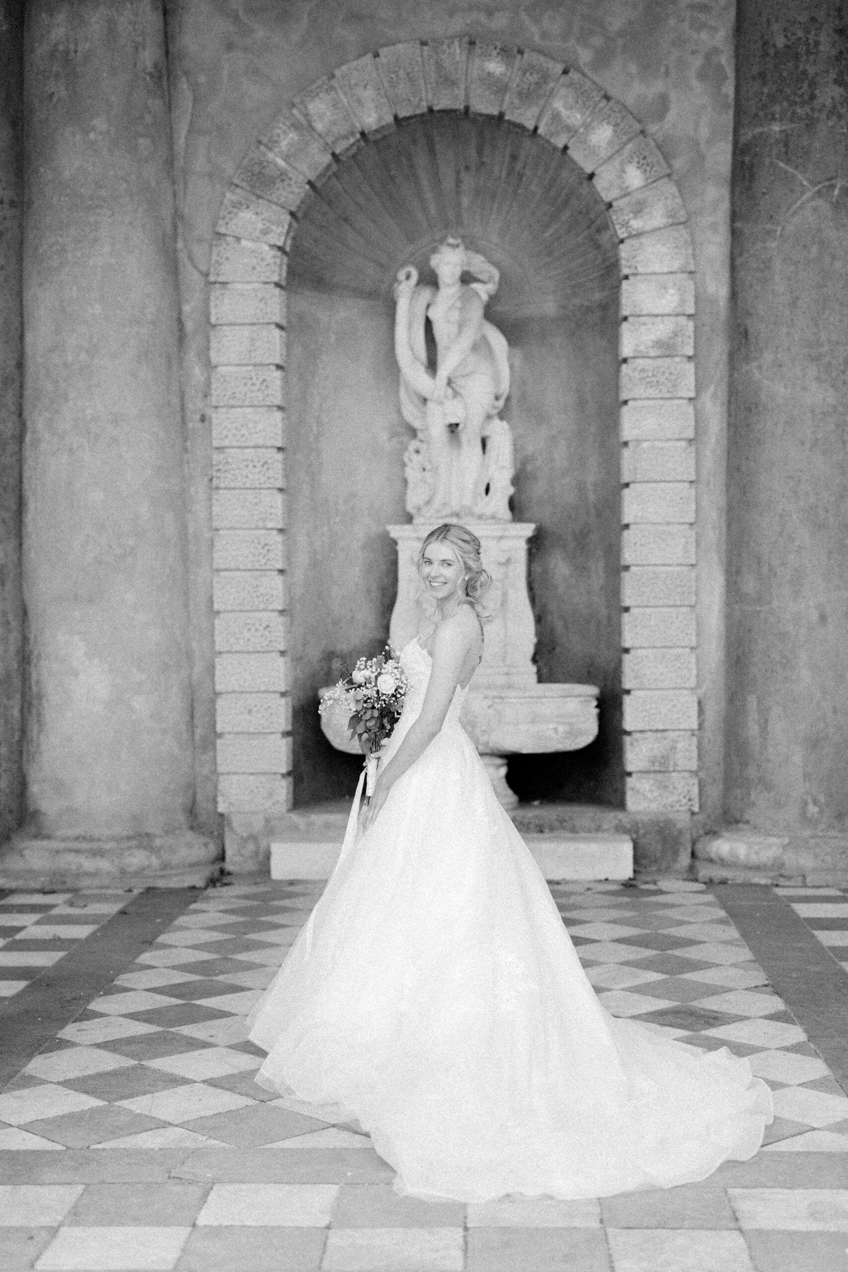 Bridal portrait at the stunning Wotton House