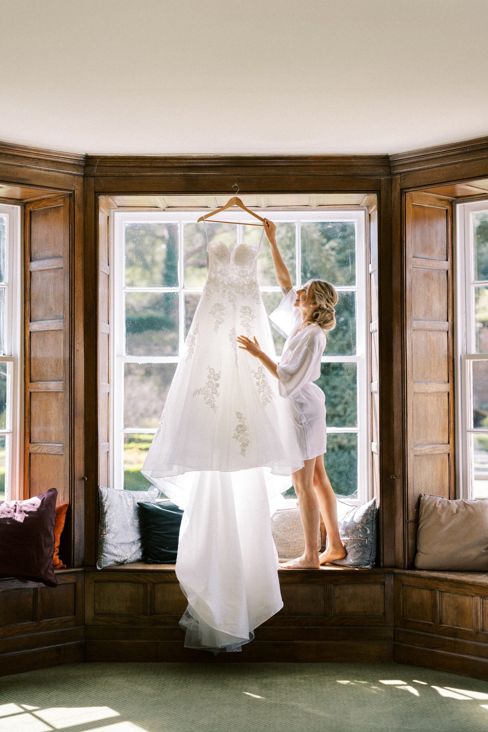 Bridal prep at Wotton House in Surrey