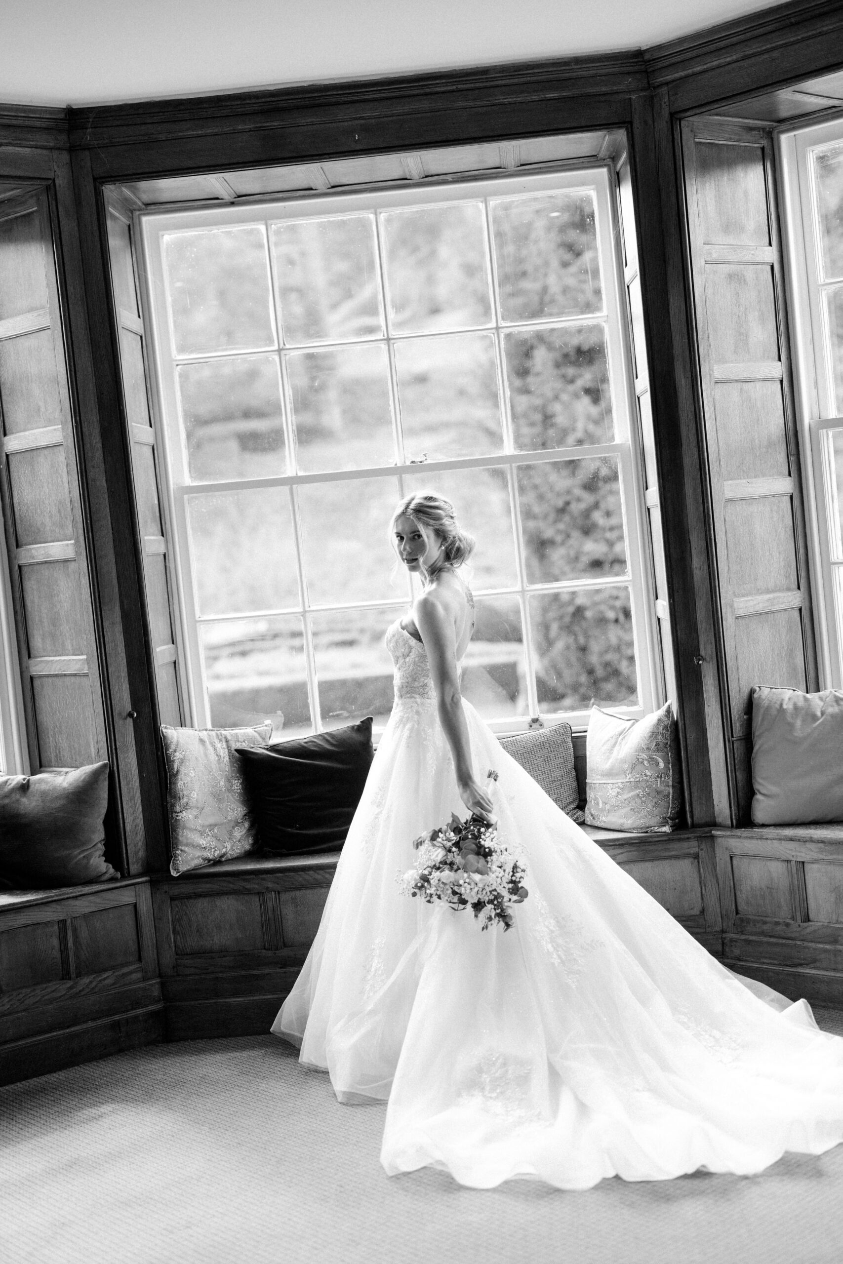 modern countryside wedding at Wotton House