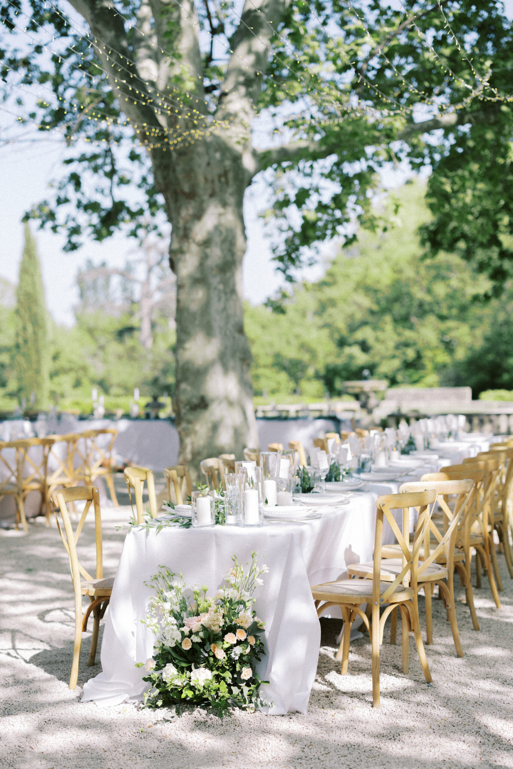 Al fresco reception dinner in the gardens of Chateau de Valmousse