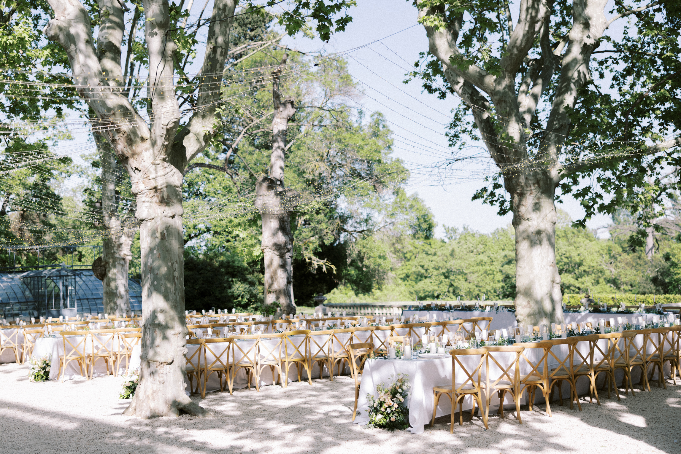 Al fresco reception dinner at Chateau de Valmousse captured by a French destination wedding photographer